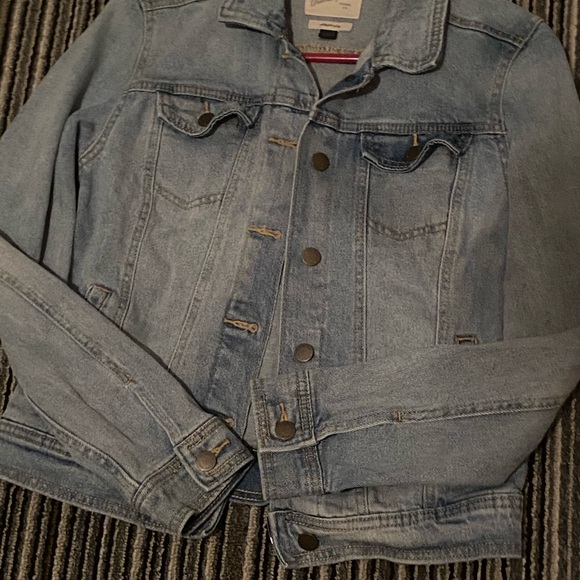 Vintage Threads Denim Jacket size small classic denim with a little stretch - Picture 3 of 3